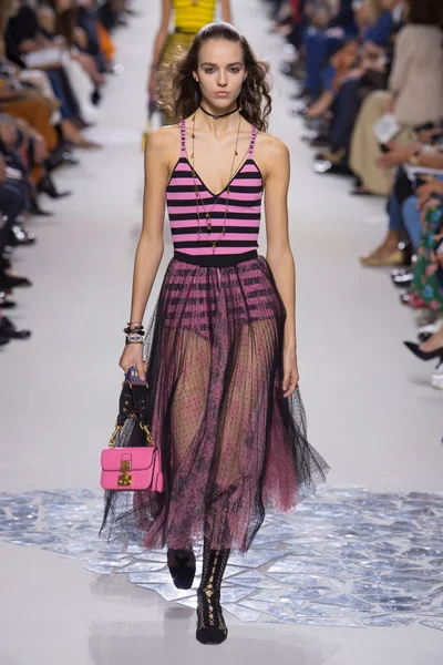 Look 60